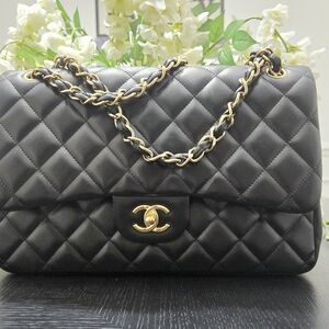 CHANEL Classic Jumbo Double Flap